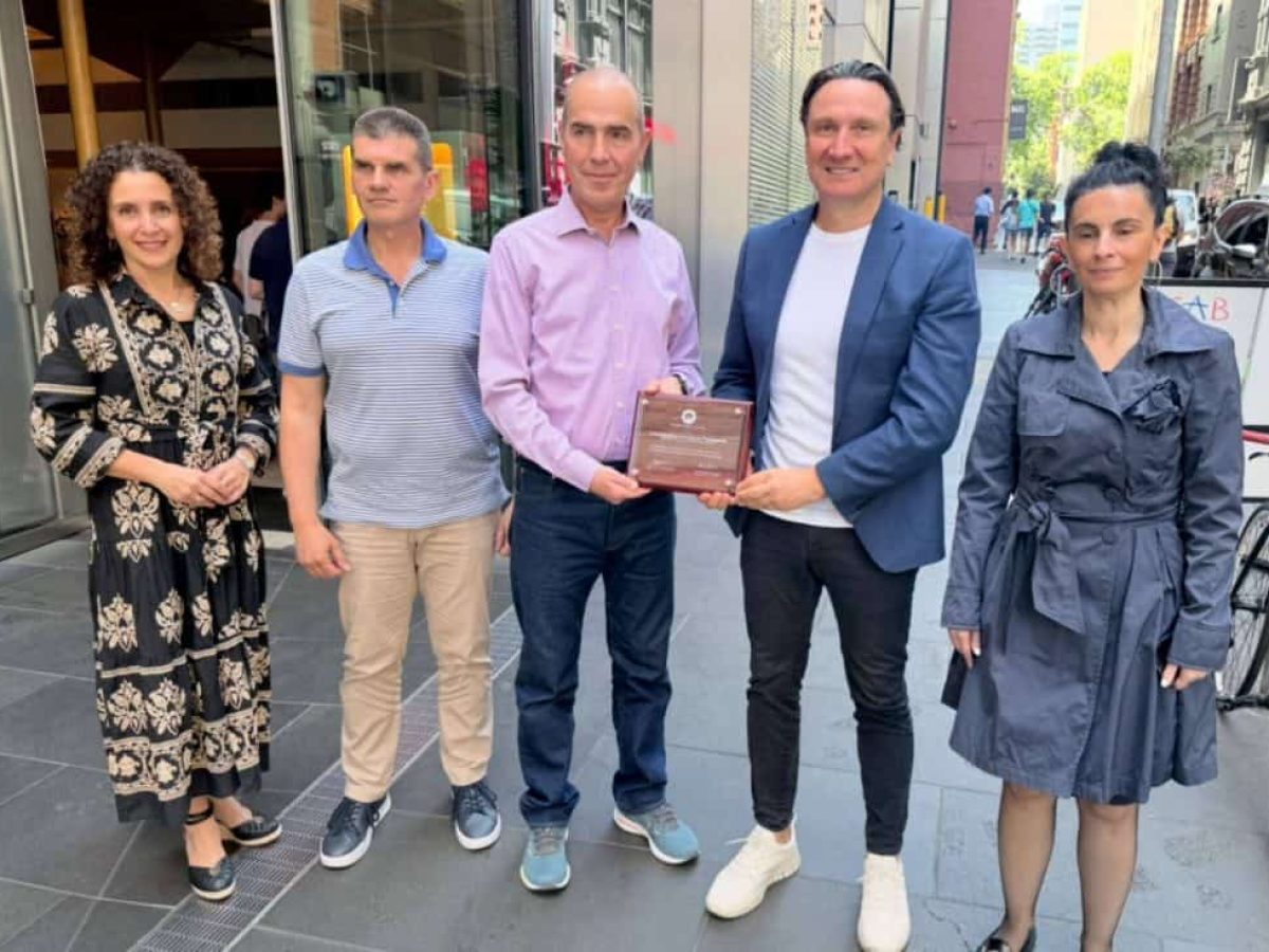 Aντιπροσωπεία της Σχολής Ευελπίδων στην Ελληνική Κοινότητα και το Αυστραλοελληνικό Μνημείο