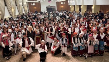 &Eta; &Pi;&alpha;&gamma;&kappa;ό&sigma;&mu;&iota;&alpha; &Sigma;&upsilon;&nu;&omicron;&mu;&omicron;&sigma;&pi;&omicron;&nu;&delta;ί&alpha; &Theta;&epsilon;&sigma;&sigma;&alpha;&lambda;ώ&nu; &sigma;&tau;&eta;&rho;ί&zeta;&epsilon;&iota; &tau;&omicron;&upsilon;&sigmaf; &sigma;&upsilon;&lambda;&lambda;ό&gamma;&omicron;&upsilon;&sigmaf; &tau;&eta;&sigmaf;&hellip; &mu;&epsilon; &tau;&sigma;&alpha;&rho;&omicron;ύ&chi;&iota;&alpha;