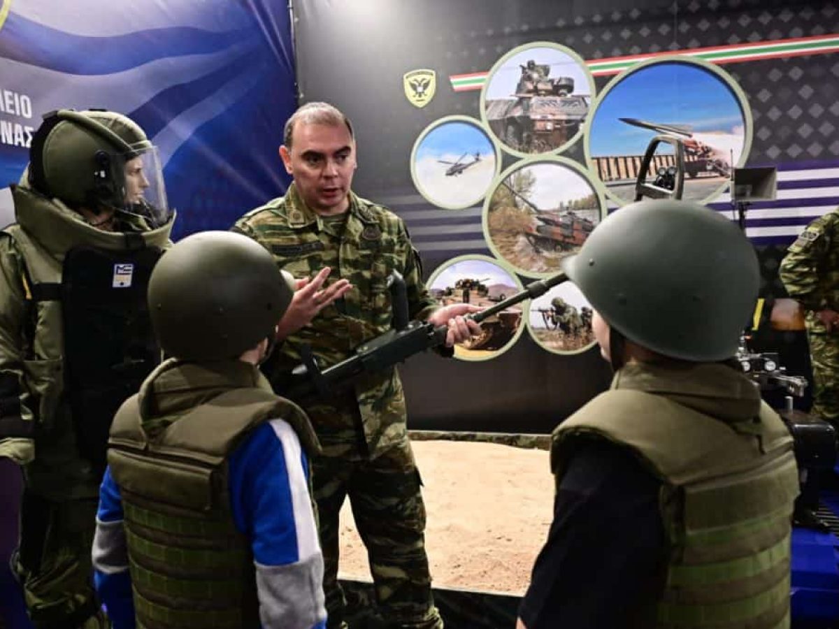 &Eta;&mu;έ&rho;&alpha; &tau;&omega;&nu; &Epsilon;&nu;ό&pi;&lambda;&omega;&nu; &Delta;&upsilon;&nu;ά&mu;&epsilon;&omega;&nu;: &Delta;&iota;&alpha;&kappa;&lambda;&alpha;&delta;&iota;&kappa;ή έ&kappa;&theta;&epsilon;&sigma;&eta; &sigma;&tau;&omicron; &mu;&epsilon;&tau;&rho;ό &Sigma;&upsilon;&nu;&tau;ά&gamma;&mu;&alpha;&tau;&omicron;&sigmaf; &ndash; &Tau;&iota; &theta;&alpha; &pi;&epsilon;&rho;&iota;&lambda;&alpha;&mu;&beta;ά&nu;&epsilon;&iota;