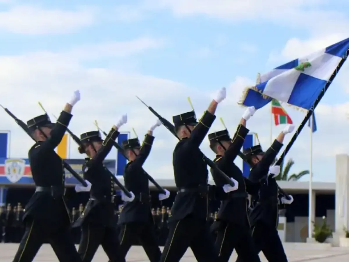 Στρατιωτικές Σχολές: Αλλάζει το όριο ύψους για τους άντρες; Τι απαντά το Υπουργείο Άμυνας