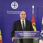 ΥΕΘΑ Δένδιας: «Το Αιγαίο θα το κλείσουμε από τη στεριά» – Νέα «αιρετική» προσέγγιση στην άμυνα της χώρας