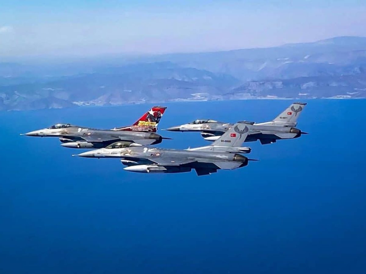 Οπλισμένα τουρκικά F-16 πέταξαν στο κεντρικό Αιγαίο – Έκαναν τέσσερις παραβιάσεις