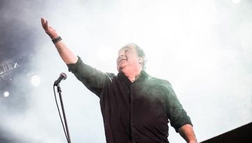 &Beta;&alpha;&sigma;ί&lambda;&eta;&sigmaf; &Kappa;&alpha;&rho;&rho;ά&sigmaf; &ndash; &Eta; &epsilon;&xi;&omicron;&mu;&omicron;&lambda;ό&gamma;&eta;&sigma;&eta; &tau;&omicron;&upsilon; &alpha;&delta;&epsilon;&lambda;&phi;&omicron;ύ &tau;&omicron;&upsilon;, &Delta;&alpha;&mu;&iota;&alpha;&nu;&omicron;ύ &Kappa;&epsilon;&sigma;&omicron;&gamma;&lambda;ί&delta;&eta;: &laquo;&Delta;&epsilon;&nu; &mu;&pi;&omicron;&rho;ώ &nu;&alpha; &alpha;&kappa;&omicron;ύ&sigma;&omega; &tau;&alpha; &tau;&rho;&alpha;&gamma;&omicron;ύ&delta;&iota;&alpha; &tau;&omicron;&upsilon;&raquo;