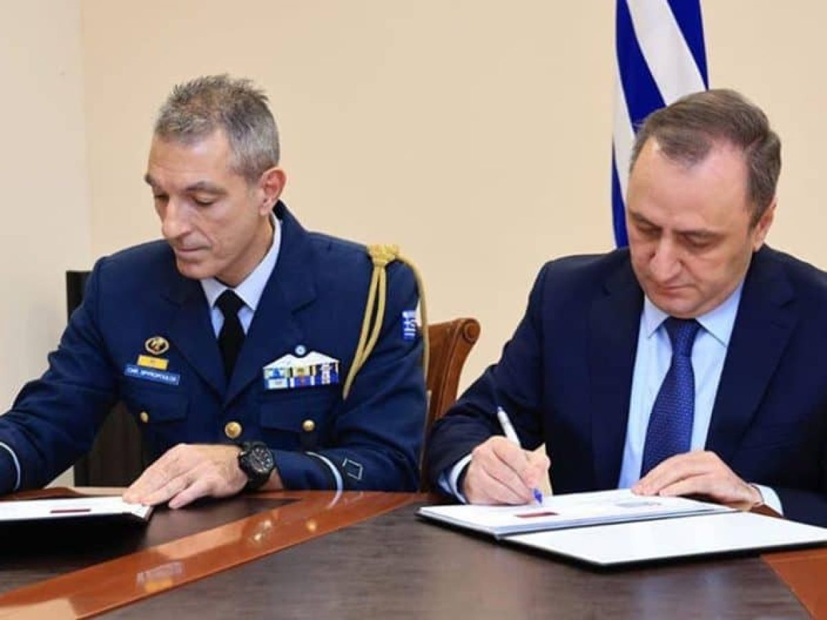 Ελλάδα-Αρμενία: Υπογράφηκε πρόγραμμα στρατιωτικής συνεργασίας