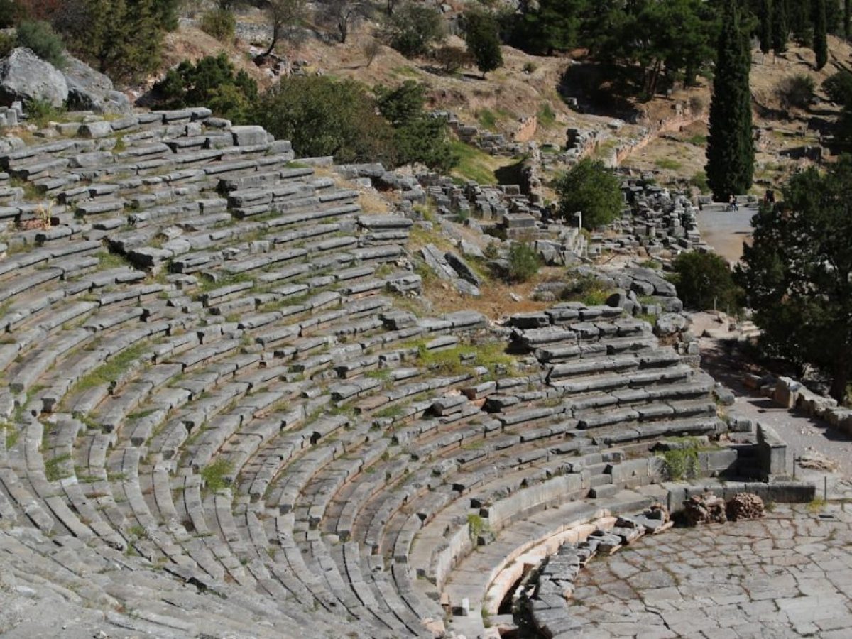 Γιατί το αρχαίο ελληνικό θέατρο θεωρείται τόσο σημαντικό για τον παγκόσμιο πολιτισμό;