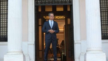 &Mu;&eta;&tau;&sigma;&omicron;&tau;ά&kappa;&eta;&sigmaf; &sigma;&epsilon; &omicron;&mu;&omicron;&gamma;&epsilon;&nu;&epsilon;ί&sigmaf;: &laquo;&Theta;&alpha; έ&rho;&theta;&omega; &sigma;&tau;&omicron; &Sigma;ί&delta;&nu;&epsilon;ϊ &kappa;&alpha;&iota; &tau;&eta; &Mu;&epsilon;&lambda;&beta;&omicron;ύ&rho;&nu;&eta; &gamma;&iota;&alpha; &tau;&eta;&nu; 25&eta; &Mu;&alpha;&rho;&tau;ί&omicron;&upsilon;&raquo;