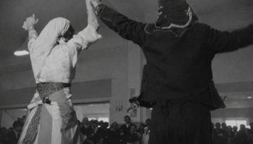 &Sigma;&alpha;&nu; &sigma;ή&mu;&epsilon;&rho;&alpha;, &tau;&omicron; 1975: &Sigma;&pi;ά&nu;&iota;&omicron; &beta;ί&nu;&tau;&epsilon;&omicron; &mu;&epsilon; &Mu;&omega;&mu;ό&gamma;&epsilon;&rho;&omicron;&upsilon;&sigmaf; &kappa;&alpha;&iota; &pi;&omicron;&nu;&tau;&iota;&alpha;&kappa;&omicron;ύ&sigmaf; &chi;&omicron;&rho;&omicron;ύ&sigmaf;, &alpha;&pi;ό &tau;&omicron; &alpha;&rho;&chi;&epsilon;ί&omicron; &tau;&eta;&sigmaf; &Epsilon;&Rho;&Tau;