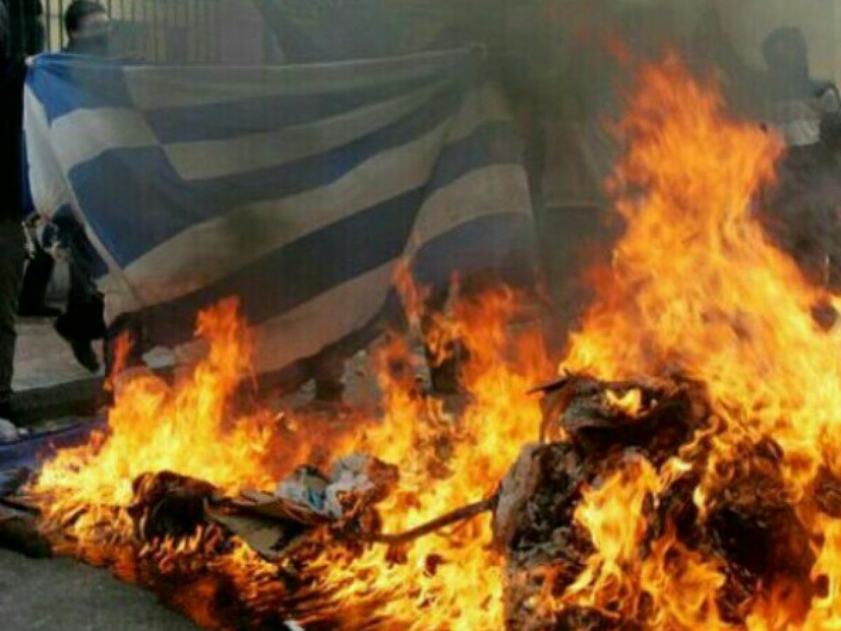 Σε έναν κόσμο που φλέγεται, η Ελλάδα δεν έχει την πολυτέλεια της απειρίας