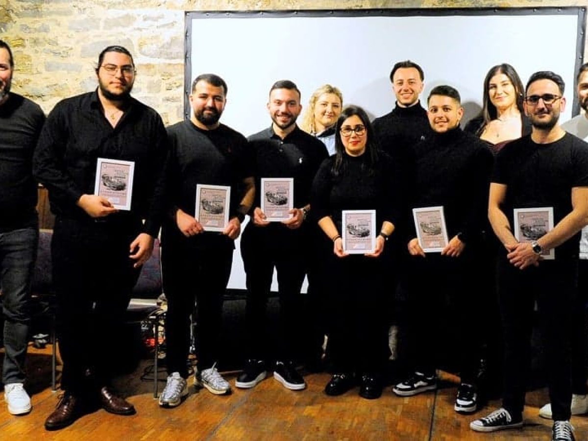 &Sigma;ύ&lambda;&lambda;&omicron;&gamma;&omicron;&sigmaf; &Pi;&omicron;&nu;&tau;ί&omega;&nu; Waiblingen &laquo;&Omicron;&iota; &Alpha;&rho;&gamma;&omicron;&nu;&alpha;ύ&tau;&epsilon;&sigmaf;&raquo;: &Sigma;&upsilon;&gamma;&kappa;&iota;&nu;&epsilon;ί &eta; &sigma;&upsilon;&nu;&alpha;&upsilon;&lambda;ί&alpha; &alpha;&gamma;ά&pi;&eta;&sigmaf; &gamma;&iota;&alpha; &tau;&eta; &sigma;&tau;ή&rho;&iota;&xi;&eta; &pi;&alpha;&iota;&delta;&iota;ώ&nu; &pi;&omicron;&upsilon; &delta;ί&nu;&omicron;&upsilon;&nu; &mu;ά&chi;&eta; &mu;&epsilon; &tau;&omicron;&nu; &kappa;&alpha;&rho;&kappa;ί&nu;&omicron;