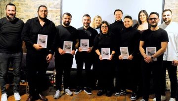 &Sigma;ύ&lambda;&lambda;&omicron;&gamma;&omicron;&sigmaf; &Pi;&omicron;&nu;&tau;ί&omega;&nu; Waiblingen &laquo;&Omicron;&iota; &Alpha;&rho;&gamma;&omicron;&nu;&alpha;ύ&tau;&epsilon;&sigmaf;&raquo;: &Sigma;&upsilon;&gamma;&kappa;&iota;&nu;&epsilon;ί &eta; &sigma;&upsilon;&nu;&alpha;&upsilon;&lambda;ί&alpha; &alpha;&gamma;ά&pi;&eta;&sigmaf; &gamma;&iota;&alpha; &tau;&eta; &sigma;&tau;ή&rho;&iota;&xi;&eta; &pi;&alpha;&iota;&delta;&iota;ώ&nu; &pi;&omicron;&upsilon; &delta;ί&nu;&omicron;&upsilon;&nu; &mu;ά&chi;&eta; &mu;&epsilon; &tau;&omicron;&nu; &kappa;&alpha;&rho;&kappa;ί&nu;&omicron;