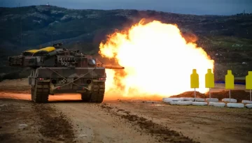 Ά&rho;&mu;&alpha;&tau;&alpha; &Mu;ά&chi;&eta;&sigmaf; vs Drones vs ATGM: &Gamma;&iota;&alpha;&tau;ί &tau;&omicron; &ldquo;&tau;έ&lambda;&omicron;&sigmaf; &tau;&omega;&nu; &tau;&alpha;&nu;&kappa;&sigmaf;&rdquo; &epsilon;ί&nu;&alpha;&iota; έ&nu;&alpha;&sigmaf; &mu;ύ&theta;&omicron;&sigmaf; &pi;&omicron;&upsilon; &alpha;&pi;&epsilon;&iota;&lambda;&epsilon;ί &tau;&iota;&sigmaf; &mu;&eta;&chi;&alpha;&nu;&omicron;&kappa;ί&nu;&eta;&tau;&epsilon;&sigmaf; &delta;&upsilon;&nu;ά&mu;&epsilon;&iota;&sigmaf;
