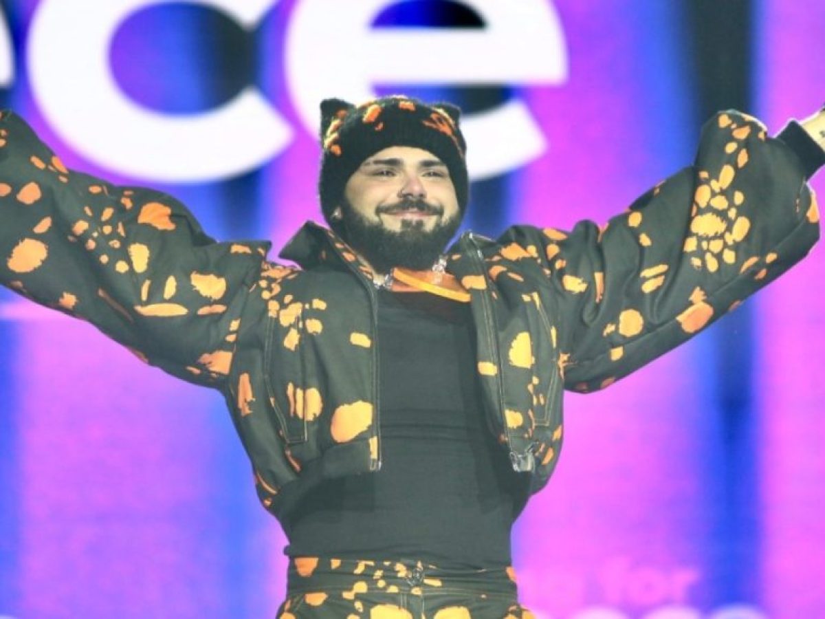 &laquo;Ferto&raquo; &mu;&alpha;&sigmaf; &Alpha;&kappa;ύ&lambda;&alpha;: &Omicron; &mu;&epsilon;&gamma;ά&lambda;&omicron;&sigmaf; &nu;&iota;&kappa;&eta;&tau;ή&sigmaf; &pi;ά&epsilon;&iota; &sigma;&tau;&eta; &Beta;&iota;έ&nu;&nu;&eta; &gamma;&iota;&alpha; &tau;&omicron;&nu; 70&omicron; &tau;&epsilon;&lambda;&iota;&kappa;ό &tau;&eta;&sigmaf; Eurovision (Video)