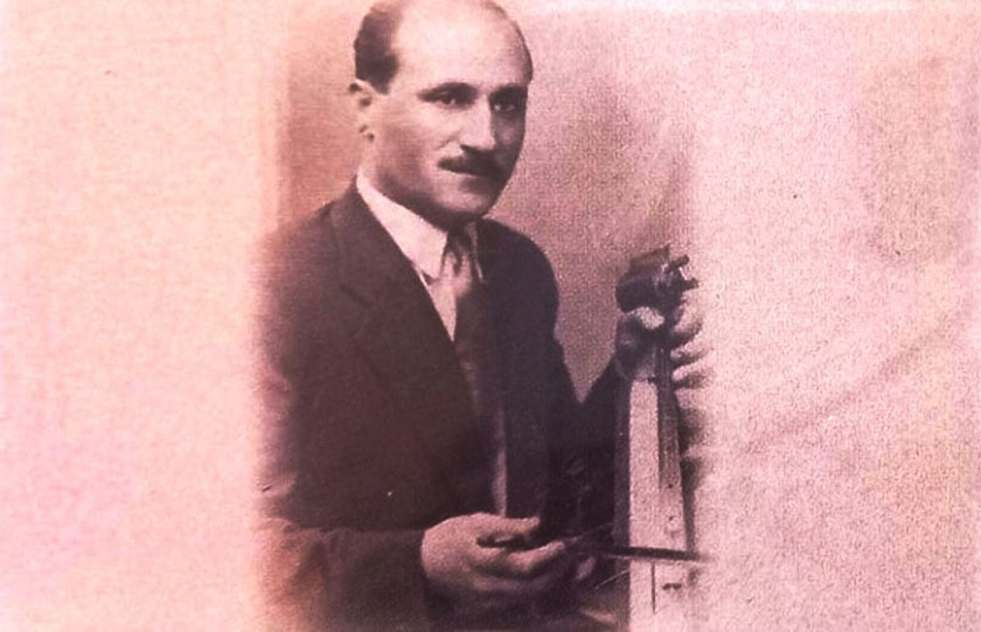 Ma&ccedil;kalı Hasan Tun&ccedil;, έ&nu;&alpha;&sigmaf; &alpha;&pi;ό &tau;&omicron;&upsilon;&sigmaf; &kappa;&omicron;&rho;&upsilon;&phi;&alpha;ί&omicron;&upsilon;&sigmaf; &epsilon;&kappa;&phi;&rho;&alpha;&sigma;&tau;έ&sigmaf; &tau;&eta;&sigmaf; &lambda;ύ&rho;&alpha;&sigmaf; &tau;&eta;&sigmaf; &Mu;&alpha;&tau;&sigma;&omicron;ύ&kappa;&alpha;&sigmaf;