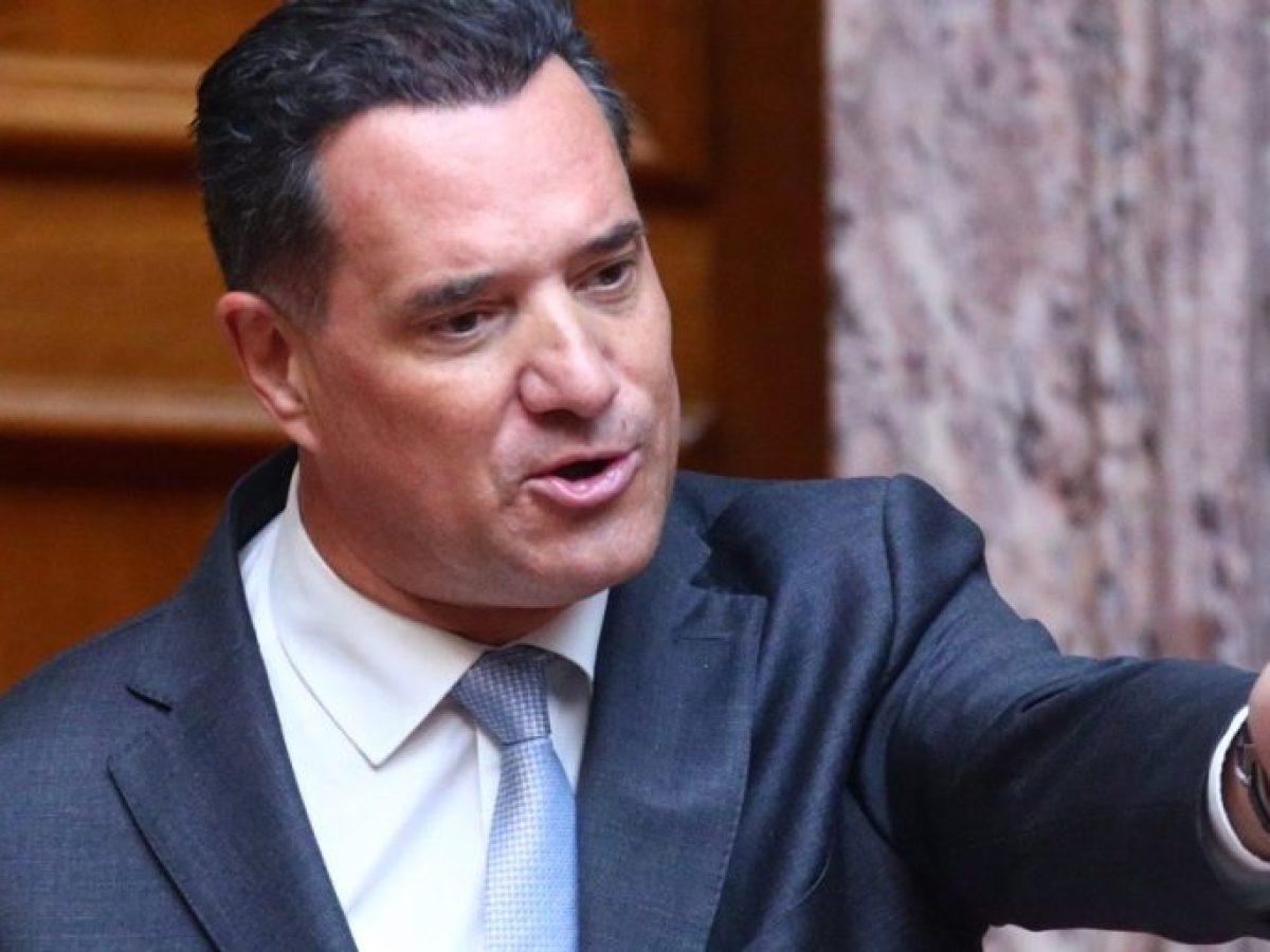 Νυχτερινές εμφανίσεις, emoji και μηνύσεις με robe de chambre: Η αντίδραση Γεωργιάδη στην ανάρτηση της Κωνσταντοπούλου με το SMS