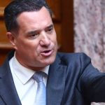 Νυχτερινές εμφανίσεις, emoji και μηνύσεις με robe de chambre: Η αντίδραση Γεωργιάδη στην ανάρτηση της Κωνσταντοπούλου με το SMS