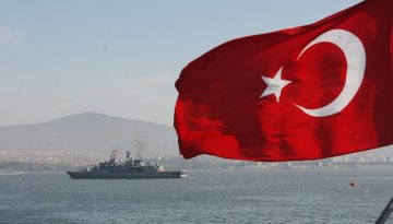 &Pi;&rho;&omicron;&kappa;&alpha;&lambda;&epsilon;ί &pi;ά&lambda;&iota; &eta; &Tau;&omicron;&upsilon;&rho;&kappa;ί&alpha;: &laquo;&Alpha;&nu;&tau;ί&theta;&epsilon;&tau;&omicron;&iota; &mu;&epsilon; &tau;&omicron; &Delta;&iota;&epsilon;&theta;&nu;έ&sigmaf; &Delta;ί&kappa;&alpha;&iota;&omicron; &omicron;&iota; &iota;&sigma;&chi;&upsilon;&rho;&iota;&sigma;&mu;&omicron;ί &tau;&eta;&sigmaf; &Epsilon;&lambda;&lambda;ά&delta;&alpha;&sigmaf; &gamma;&iota;&alpha; &tau;&alpha; 12 &nu;.&mu;.&raquo;