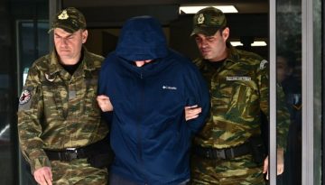 &Sigma;&tau;&omicron; &Alpha;&epsilon;&rho;&omicron;&delta;&iota;&kappa;&epsilon;ί&omicron; &omicron; &Sigma;&mu;ή&nu;&alpha;&rho;&chi;&omicron;&sigmaf; &pi;&omicron;&upsilon; &kappa;&alpha;&tau;&eta;&gamma;&omicron;&rho;&epsilon;ί&tau;&alpha;&iota; &gamma;&iota;&alpha; &kappa;&alpha;&tau;&alpha;&sigma;&kappa;&omicron;&pi;&epsilon;ί&alpha; &ndash; &laquo;Ώ&rho;&alpha; &mu;&eta;&delta;έ&nu;&raquo; &gamma;&iota;&alpha; &tau;&eta;&nu; &alpha;&pi;&omicron;&lambda;&omicron;&gamma;ί&alpha; &tau;&omicron;&upsilon;