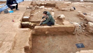 &Alpha;&nu;&alpha;&kappa;&alpha;&lambda;ύ&phi;&theta;&eta;&kappa;&epsilon; &eta; &chi;&alpha;&mu;έ&nu;&eta; &Alpha;&lambda;&epsilon;&xi;ά&nu;&delta;&rho;&epsilon;&iota;&alpha; &tau;&omicron;&upsilon; &Tau;ί&gamma;&rho;&eta; &pi;&omicron;&upsilon; ί&delta;&rho;&upsilon;&sigma;&epsilon; &omicron; &Mu;έ&gamma;&alpha;&sigmaf; &Alpha;&lambda;έ&xi;&alpha;&nu;&delta;&rho;&omicron;&sigmaf; &sigma;&tau;&omicron; &Iota;&rho;ά&kappa; &ndash; &Tau;&omicron; &tau;&epsilon;&rho;ά&sigma;&tau;&iota;&omicron; &mu;έ&gamma;&epsilon;&theta;ό&sigmaf; &tau;&eta;&sigmaf; &epsilon;&xi;έ&pi;&lambda;&eta;&xi;&epsilon; &tau;&omicron;&upsilon;&sigmaf; &alpha;&rho;&chi;&alpha;&iota;&omicron;&lambda;ό&gamma;&omicron;&upsilon;&sigmaf;