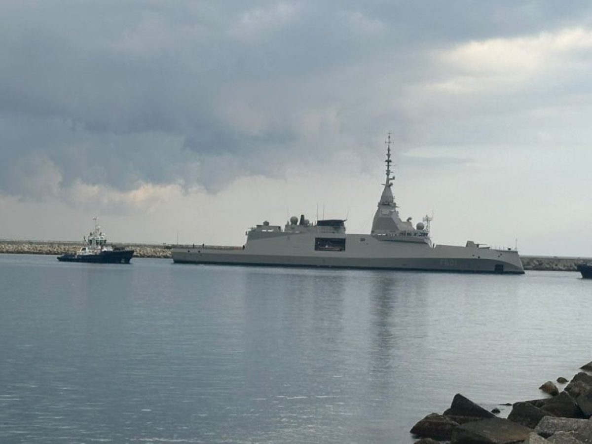 FDI «Κίμων»: Η ελληνική φρεγάτα μπαίνει στο λιμάνι της Λεμεσού [vid, pics]