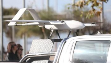 UVEX 1/26: &Alpha;&nu;&alpha;&beta;&lambda;ή&theta;&eta;&kappa;&epsilon; &eta; &epsilon;&pi;ί&delta;&epsilon;&iota;&xi;&eta; &mu;&epsilon; drones &tau;&omicron;&upsilon; &Pi;&omicron;&lambda;&epsilon;&mu;&iota;&kappa;&omicron;ύ &Nu;&alpha;&upsilon;&tau;&iota;&kappa;&omicron;ύ &sigma;&tau;&omicron;&nu; &kappa;ό&lambda;&pi;&omicron; &tau;&omega;&nu; &Mu;&epsilon;&gamma;ά&rho;&omega;&nu;, &lambda;ό&gamma;&omega; &kappa;&alpha;&iota;&rho;&omicron;ύ