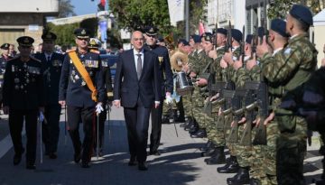 Δένδιας «Η ελευθερία έχει κόστος» – Ιστορική πρώτη παρέλαση στο Μεσολόγγι με οπλικά συστήματα [vid, pics]
