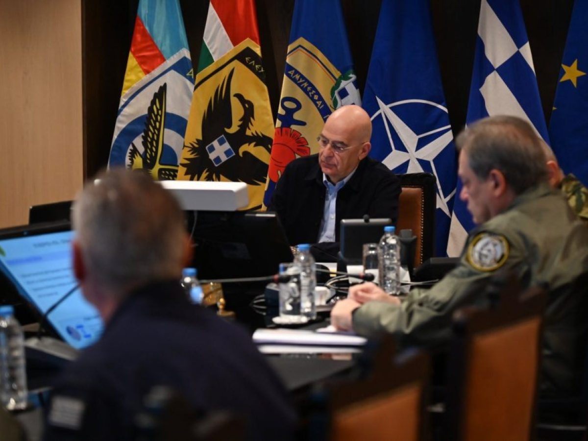 Δένδιας: Συγκάλεσε έκτακτη σύσκεψη στο ΥΠΕΘΑ για την πολεμική σύγκρουση ΗΠΑ – Ισραήλ και Ιράν