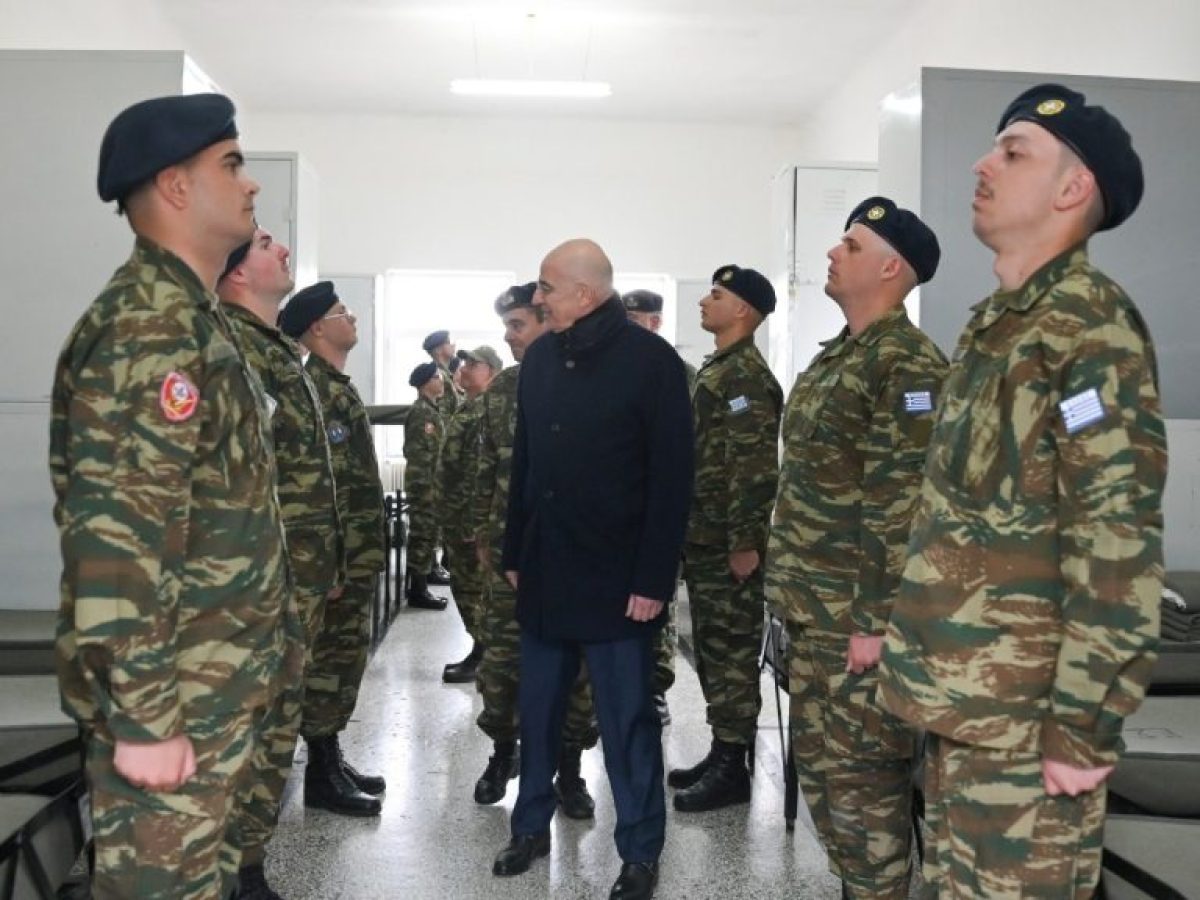 Νέα «έφοδος» Δένδια: Επισκέφθηκε θαλάμους νεοσυλλέκτων στο 625 Μηχανοκίνητο Τάγμα Πεζικού στα Ιωάννινα [pics]