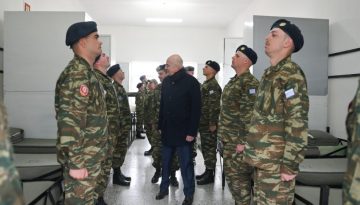 Νέα «έφοδος» Δένδια: Επισκέφθηκε θαλάμους νεοσυλλέκτων στο 625 Μηχανοκίνητο Τάγμα Πεζικού στα Ιωάννινα [pics]