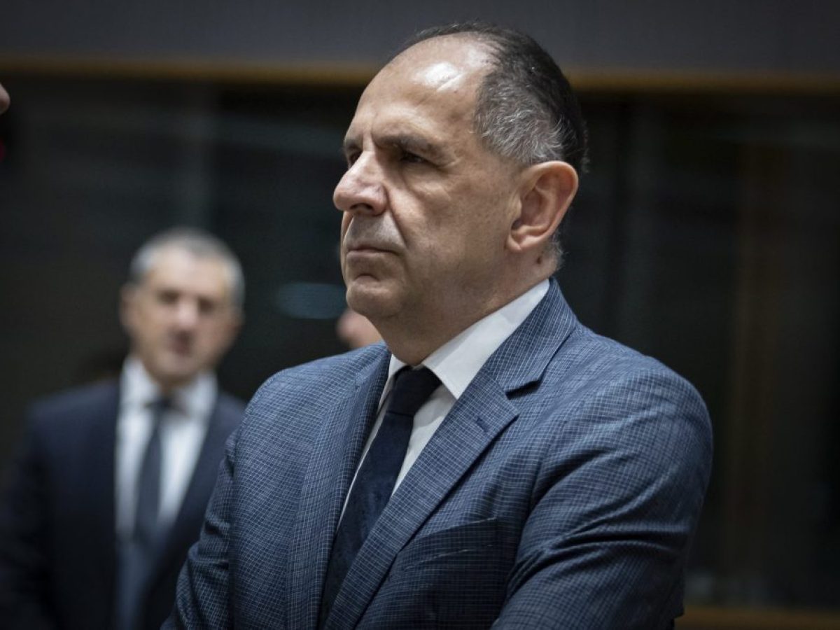 Στη Λιβύη ο Γεραπετρίτης – Θα συναντηθεί με τον στρατηγό Χαλίφα Χαφτάρ