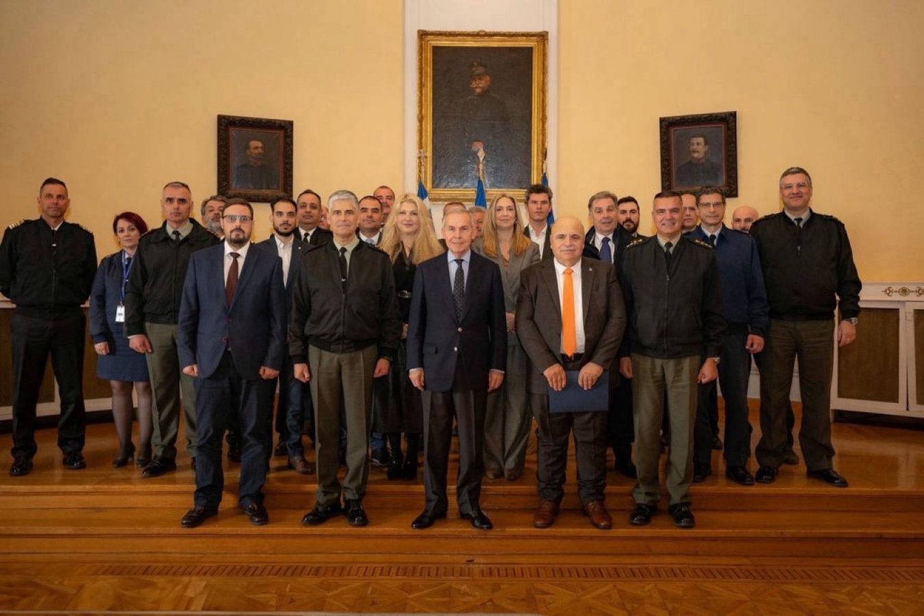 &Delta;&alpha;&beta;ά&kappa;&eta;&sigmaf;: &Sigma;&upsilon;&nu;ά&nu;&tau;&eta;&sigma;&eta; &epsilon;&rho;&gamma;&alpha;&sigma;ί&alpha;&sigmaf; &mu;&epsilon; &epsilon;&kappa;&pi;&rho;&omicron;&sigma;ώ&pi;&omicron;&sigmaf; &epsilon;&lambda;&lambda;&eta;&nu;&iota;&kappa;ώ&nu; &epsilon;&tau;&alpha;&iota;&rho;&epsilon;&iota;ώ&nu; &alpha;&mu;&upsilon;&nu;&tau;&iota;&kappa;ή&sigmaf; &beta;&iota;&omicron;&mu;&eta;&chi;&alpha;&nu;ί&alpha;&sigmaf; &ndash; &Tau;&iota; &sigma;&upsilon;&zeta;ή&tau;&eta;&sigma;&alpha;&nu;