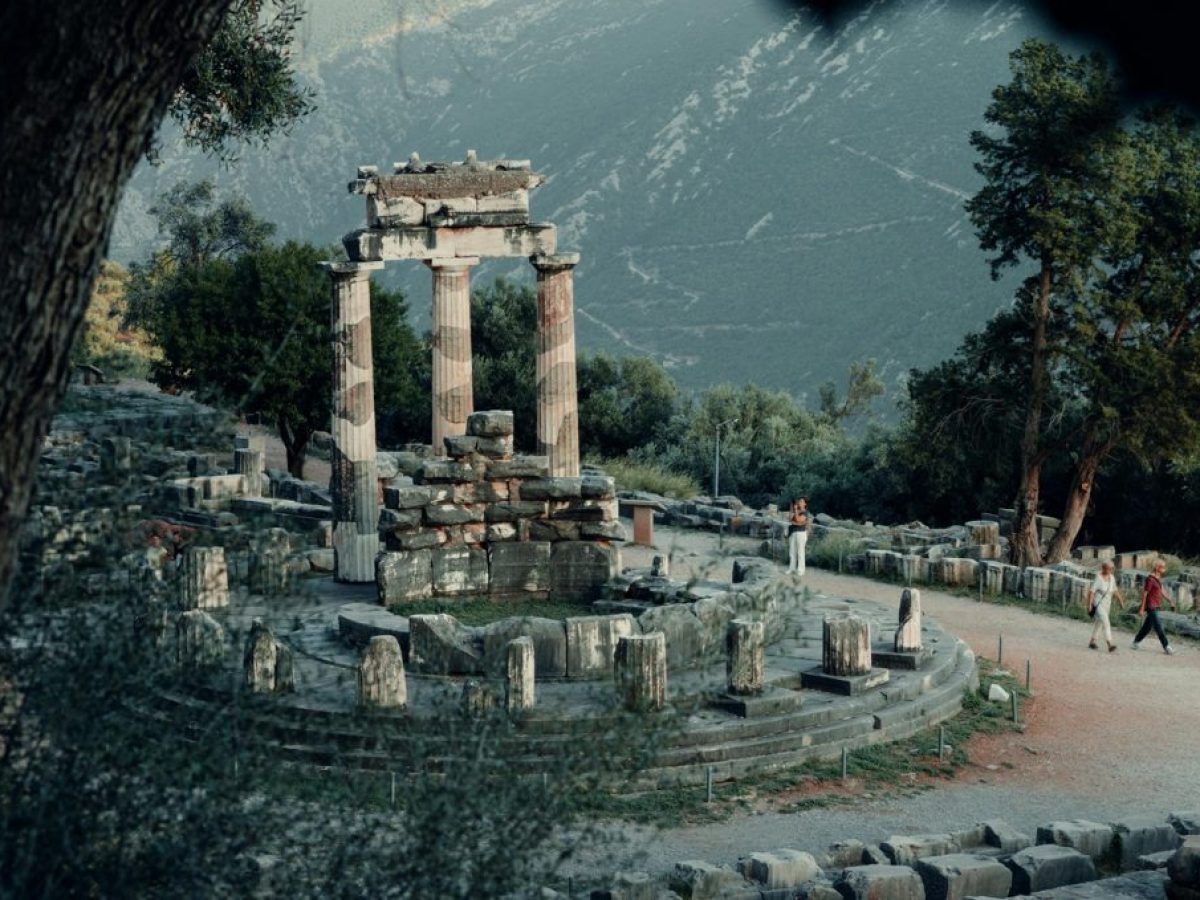 Δελφοί: Το Ιερό σημείο της Ελλάδας με την ενέργεια που δύσκολα εξηγείται με λόγια