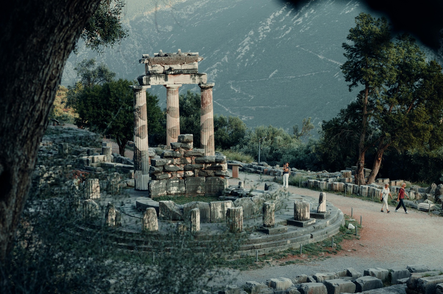 delfi-to-iero-simio-tis