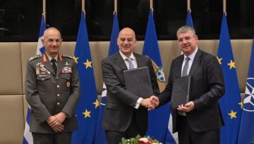 Δένδιας: Υπέγραψε συμφωνία με την Ευρωπαϊκή Τράπεζα Επενδύσεων για την ενεργειακή αναβάθμιση 40 στρατοπέδων