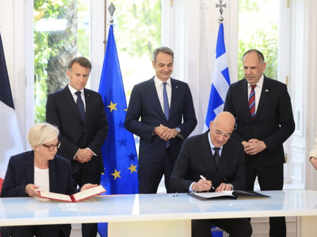 Δένδιας και Βοτρέν υπέγραψαν την ανανέωση της συμφωνίας για τη «Στρατηγική Εταιρική Σχέση» Ελλάδας – Γαλλίας