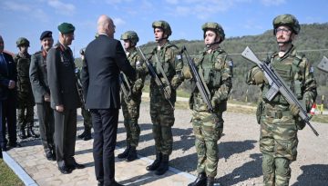 Δένδιας: Πασχαλινή «έφοδος» στο επιτηρητικό φυλάκιο «126» στον Έβρο – Το μήνυμα στα στελέχη [pics]