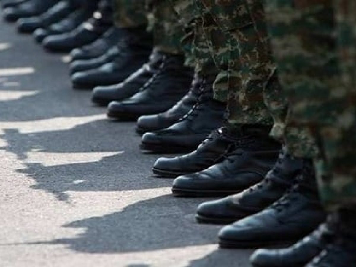 Διαμαρτυρία αποφοίτων υπαξιωματικών στρατιωτικών σχολών για την μακροχρόνια υπηρεσία στο όπλο ως υπαξιωματικοί, μέχρι της προαγωγής τους στον πρώτο αξιωματικό βαθμό