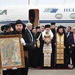 Έφτασε το Άγιο Φως – Και Πόντιοι ζιπκαλήδες στην υποδοχή