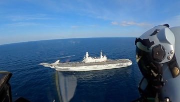 Ελληνικά F-16 σε χαμηλές πτήσεις δίπλα από το ιταλικό αεροπλανοφόρο Cavour – Συμμετοχή στην άσκηση «Neptune Strike» [vid]