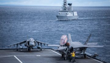 &Epsilon;&nu;&tau;&upsilon;&pi;&omega;&sigma;&iota;&alpha;&kappa;ή &eta; &Sigma;&upsilon;&mu;&mu;&epsilon;&tau;&omicron;&chi;ή &tau;&eta;&sigmaf; &Pi;&Alpha; &sigma;&tau;&eta;&nu; Ά&sigma;&kappa;&eta;&sigma;&eta; &laquo;NEPTUNE STRIKE 26-1&raquo; (video)