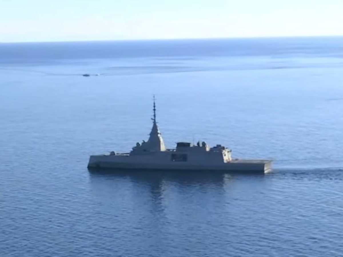 Έντονη στρατιωτική παρουσία πέριξ της Κύπρου