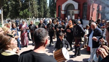&Kappa;&alpha;&lambda;&alpha;&mu;&alpha;&rho;&iota;ά: &Eta; &Alpha;&delta;&epsilon;&lambda;&phi;ό&tau;&eta;&sigmaf; &Kappa;&rho;&omega;&mu;&nu;&alpha;ί&omega;&nu; &alpha;&nu;&alpha;&beta;ί&omega;&sigma;&epsilon; &tau;&omicron; &tau;&alpha;&phi;&iota;&kappa;ό έ&theta;&iota;&mu;&omicron; &gamma;&iota;&alpha; 55&eta; &chi;&rho;&omicron;&nu;&iota;ά