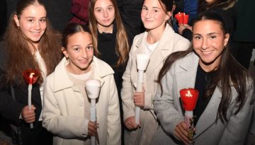 Λαοθάλασσες πιστών κατέκλυσαν τους ελληνορθόδοξους ναούς  της Αυστραλίας και  έψαλαν το «Χριστός Ανέστη» (Φωτογραφίες)