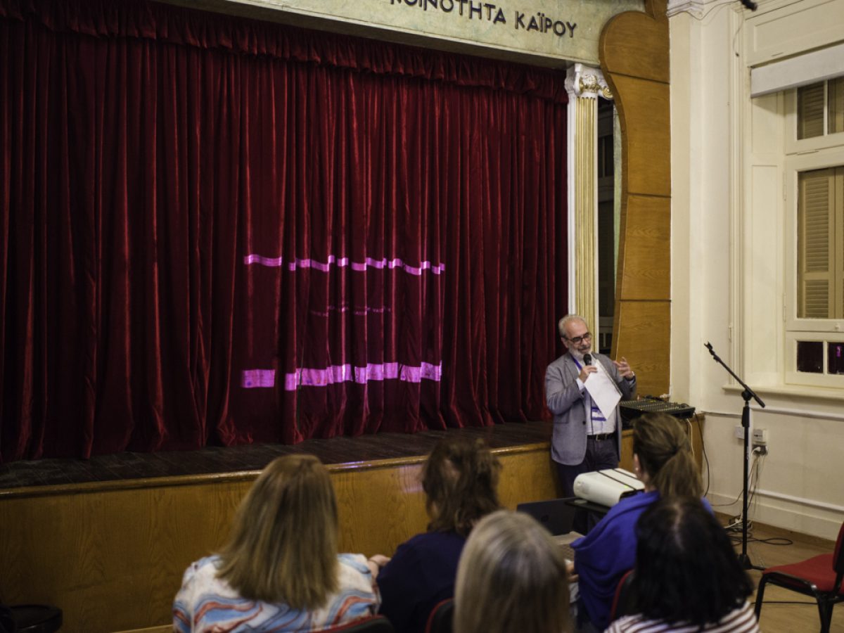 &Omicron; &laquo;Ά&nu;&theta;&rho;&omega;&pi;&omicron;&sigmaf; &tau;&omicron;&upsilon; &Theta;&epsilon;&omicron;ύ&raquo; &sigma;&tau;&omicron; &Epsilon;&lambda;&lambda;&eta;&nu;&iota;&kappa;ό &Pi;&omicron;&lambda;&iota;&tau;&iota;&sigma;&tau;&iota;&kappa;ό &Kappa;έ&nu;&tau;&rho;&omicron; &Kappa;&alpha;ΐ&rho;&omicron;&upsilon;