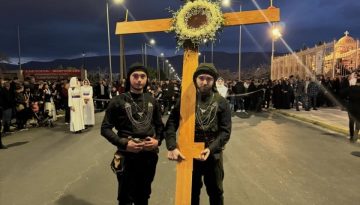 &Pi;&alpha;&nu;&alpha;&gamma;ί&alpha; &Sigma;&omicron;&upsilon;&mu;&epsilon;&lambda;ά &Alpha;&sigma;&pi;&rho;&omicron;&pi;ύ&rho;&gamma;&omicron;&upsilon;: &Epsilon;&xi;ή&nu;&tau;&alpha; &laquo;&Alpha;&kappa;&rho;ί&tau;&epsilon;&sigmaf;&raquo; &mu;&epsilon; &pi;&alpha;&rho;&alpha;&delta;&omicron;&sigma;&iota;&alpha;&kappa;έ&sigmaf; &phi;&omicron;&rho;&epsilon;&sigma;&iota;έ&sigmaf; &sigma;&tau;&eta;&nu; &pi;&epsilon;&rho;&iota;&phi;&omicron;&rho;ά &tau;&omicron;&upsilon; &Epsilon;&pi;&iota;&tau;&alpha;&phi;ί&omicron;&upsilon;