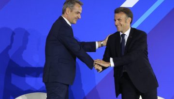 &laquo;&Sigma;&upsilon;&mu;&mu;&alpha;&chi;ί&alpha; &tau;&omega;&nu; &Alpha;&nu;&epsilon;&xi;ά&rho;&tau;&eta;&tau;&omega;&nu;&raquo;: &Tau;&omicron; &kappa;&omicron;&iota;&nu;ό &mu;ή&nu;&upsilon;&mu;&alpha; &Mu;&eta;&tau;&sigma;&omicron;&tau;ά&kappa;&eta; &ndash; &Mu;&alpha;&kappa;&rho;ό&nu; &gamma;&iota;&alpha; &tau;&eta;&nu; &alpha;&upsilon;&tau;&omicron;&nu;&omicron;&mu;ί&alpha; &tau;&eta;&sigmaf; &Epsilon;&upsilon;&rho;ώ&pi;&eta;&sigmaf;