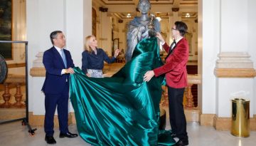 Στην όπερα του Σάο Πάολο το γλυπτό του Νίκου Φλώρου με τη μορφή της Μαρίας Κάλλας
