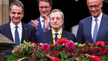 &Alpha;&pi;&omicron;&nu;&omicron;&mu;ή &tau;&omicron;&upsilon; &beta;&rho;&alpha;&beta;&epsilon;ί&omicron;&upsilon; &laquo;&Kappa;&alpha;&rho;&lambda;&omicron;&mu;ά&gamma;&nu;&omicron;&sigmaf;&raquo; &sigma;&tau;&omicron;&nu; &Mu;ά&rho;&iota;&omicron; &Nu;&tau;&rho;ά&gamma;&kappa;&iota;: &Epsilon;&iota;&kappa;ό&nu;&epsilon;&sigmaf;, &mu;&eta;&nu;ύ&mu;&alpha;&tau;&alpha;, &sigma;&kappa;έ&psi;&epsilon;&iota;&sigmaf;, &laquo;&mu;&pi;&eta;&chi;&tau;έ&sigmaf;&raquo; &kappa;&alpha;&iota; &alpha;&pi;&omicron;&upsilon;&sigma;ί&epsilon;&sigmaf;