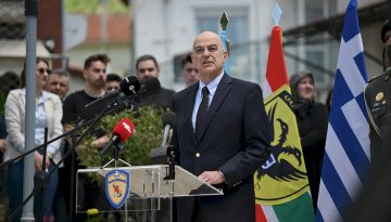 &Delta;έ&nu;&delta;&iota;&alpha;&sigmaf; &alpha;&pi;ό &Alpha;&gamma;&alpha;&theta;&omicron;&nu;ή&sigma;&iota;: &laquo;&Alpha;&nu;&tau;&iota;&mu;&epsilon;&tau;&omega;&pi;ί&zeta;&omicron;&upsilon;&mu;&epsilon; &alpha;&nu;&alpha;&theta;&epsilon;&omega;&rho;&eta;&tau;&iota;&sigma;&mu;ό &pi;&omicron;&upsilon; &pi;&alpha;&rho;&alpha;&beta;&iota;ά&zeta;&epsilon;&iota; &alpha;&kappa;ό&mu;&alpha; &kappa;&alpha;&iota; &tau;&eta;&nu; &kappa;&omicron;&iota;&nu;ή &lambda;&omicron;&gamma;&iota;&kappa;ή&raquo;