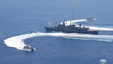 Ελλάδα και Κύπρος «κλείδωσαν» τη θάλασσα: Άσκηση υψηλής ετοιμότητας με τη φρεγάτα «Έλλη»