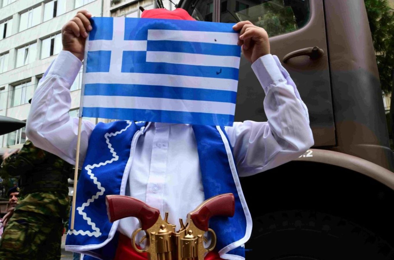 &Mu;&epsilon; &lambda;&alpha;&mu;&pi;&rho;ό&tau;&eta;&tau;&alpha; &delta;&iota;&epsilon;&xi;ή&chi;&theta;&eta; &eta; &pi;&alpha;&rho;έ&lambda;&alpha;&sigma;&eta; &tau;&eta;&sigmaf; &epsilon;&lambda;&lambda;&eta;&nu;&iota;&kappa;ή&sigmaf; &omicron;&mu;&omicron;&gamma;έ&nu;&epsilon;&iota;&alpha;&sigmaf; &sigma;&tau;&eta;&nu; &kappa;&alpha;&rho;&delta;&iota;ά &tau;&omicron;&upsilon; &Mu;&alpha;&nu;&chi;ά&tau;&alpha;&nu;